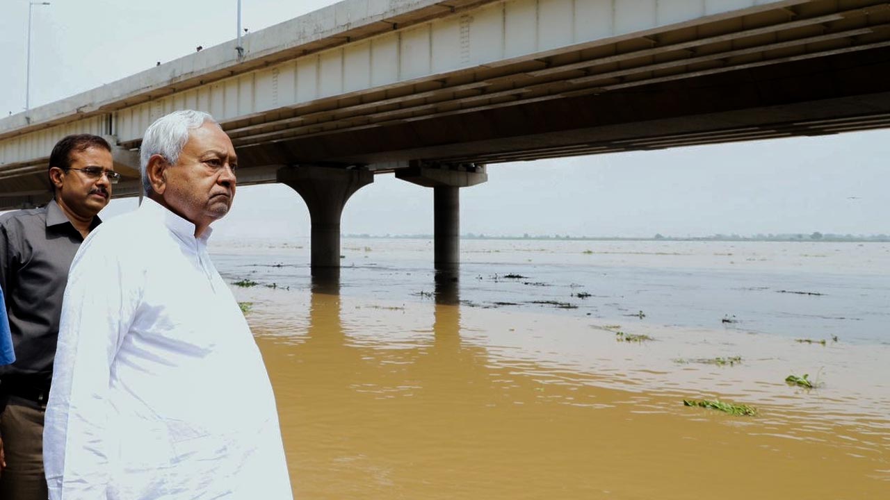 bihar-cm-nitish-kumar-inspected-park-being-built-on-jp-ganga-path