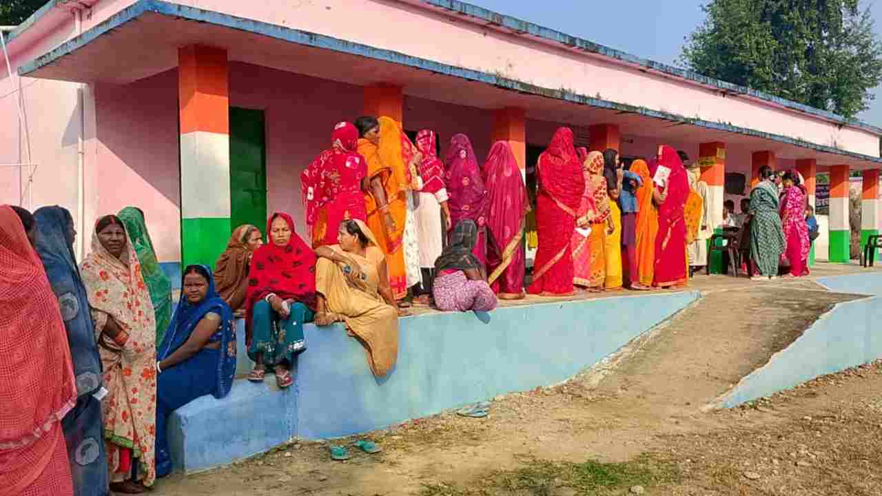 bihar-women-vote-bank-2025-history-schemes-impact-on-elections-nitish-tejashwi-strategies