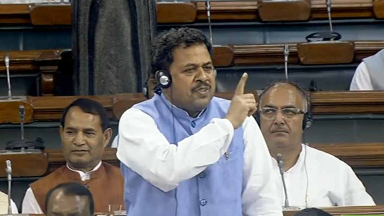 bihar-politics-jdu-issues-show-cause-notice-giridhari-yadav-sir-remarks-manoj-yadav-dispute-2025